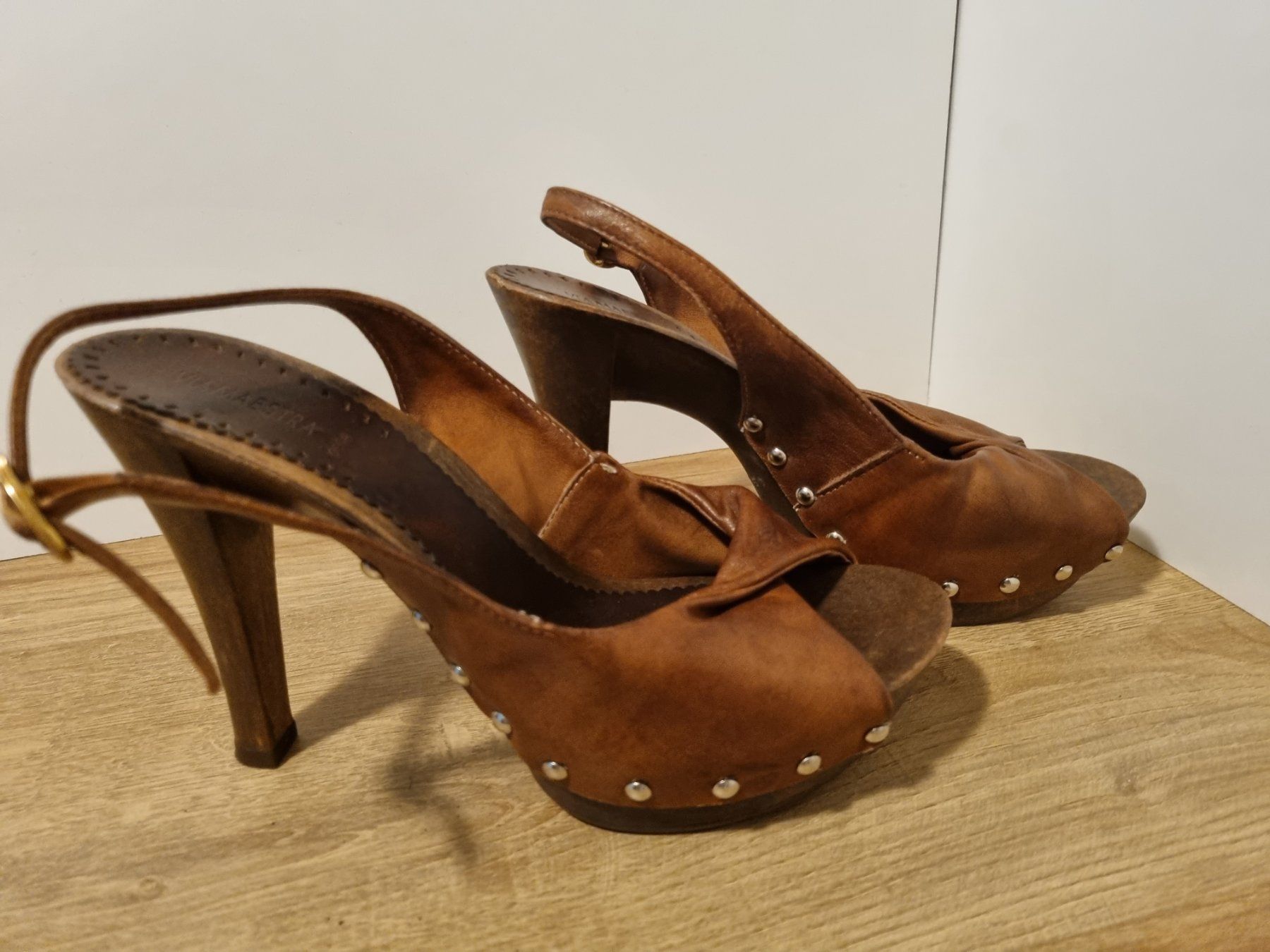 Scarpe da donna: Sandalen Clogs mit Plateau, Leder Gr. 39 – Nuovo (secondo la descrizione) da Wolfwil venduto da s.ara_c 1