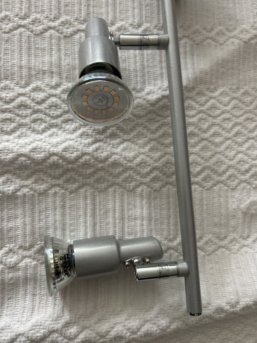 Lampadari & plafoniere: Schiene mit 4 GU10 Spots, silber, dimmbar, mit leuchtmittel – Nuovo (secondo la descrizione) da Minusio venduto da monette08 1