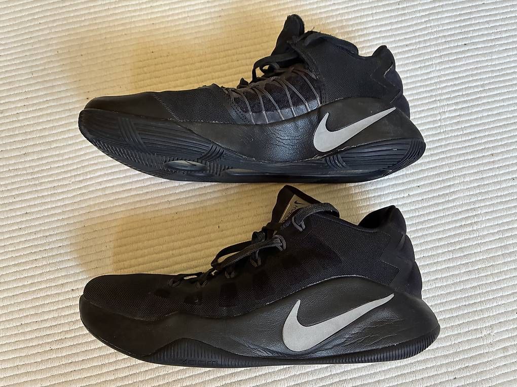 Scarpe da uomo: Nike Hyperdunk, schwarz, 44 – Usato da Zuoz venduto da Janth
