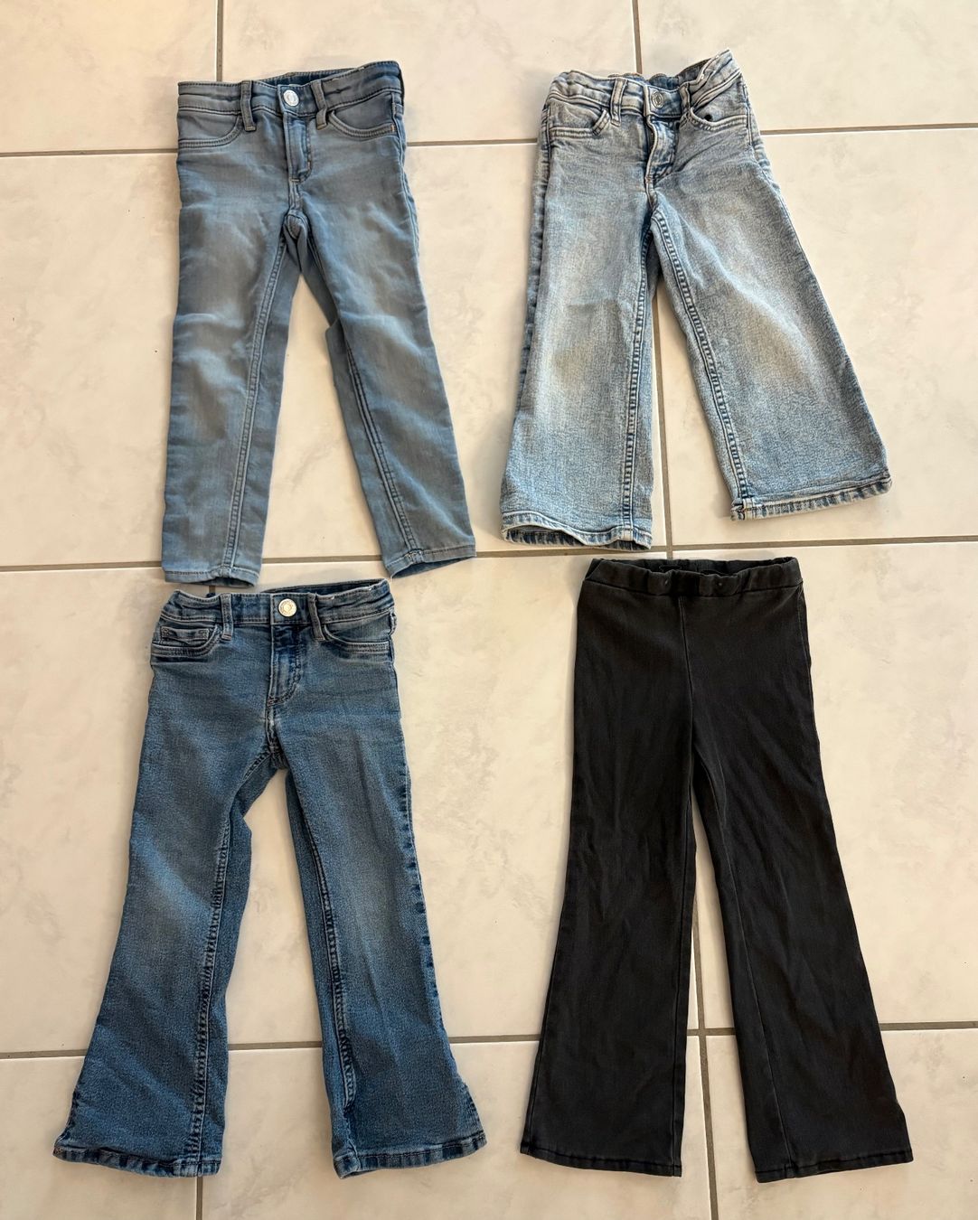 H&M Pantaloni: 4x Hosen Grösse 98 – Usato da Wangen ZH venduto da pink28
