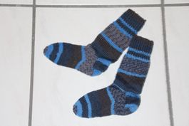 Handgestrickte Kindersocken Grösse 26/27