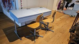 Alter Schultisch mit 2 Kindersthüle