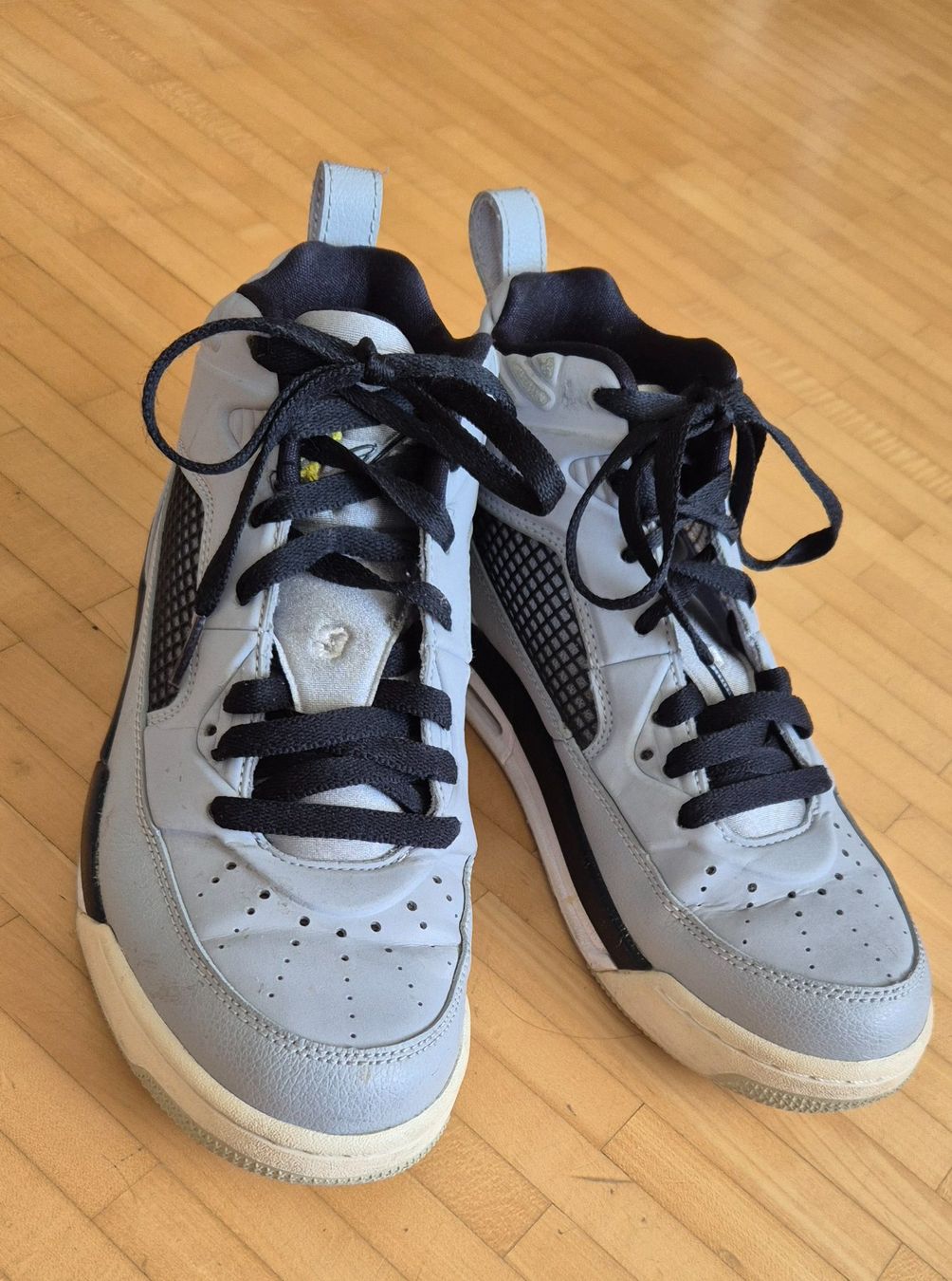 Jordan Herrenschuhe: Air Jordan Flight 9.5 Wolf Grey Black Yellow – Gebraucht aus Villars-sur-Glane von Verocac