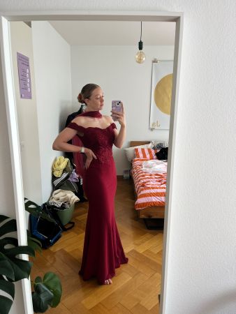 Weinrotes Abendkleid