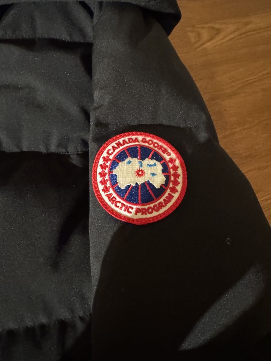 Canada Goose Giacche: Canada Goose Winterjacke Grösse S – Usato da Utzenstorf venduto da Mikaandri 1