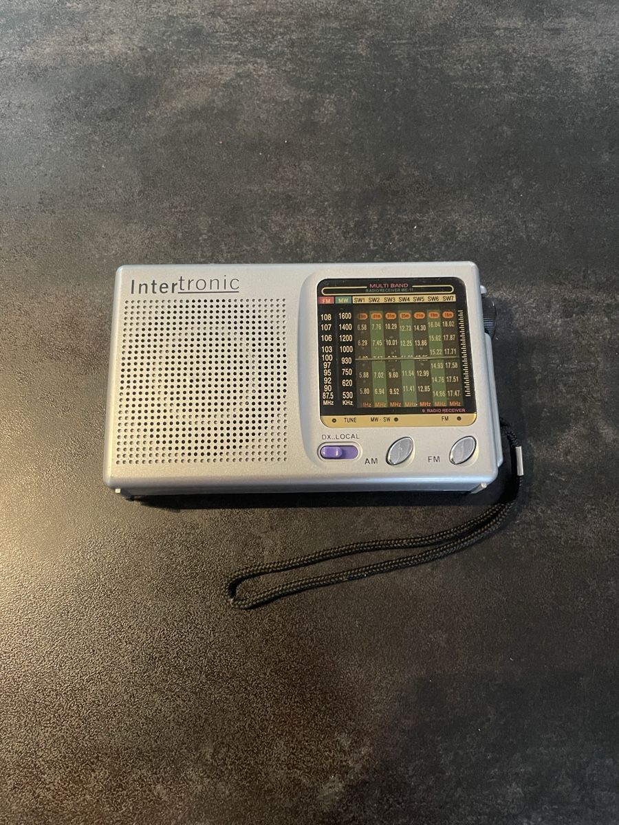 Radio: Ancienne Radio Multibande Portable Intertronic – Usato da Vallamand venduto da Bricbracbroc82