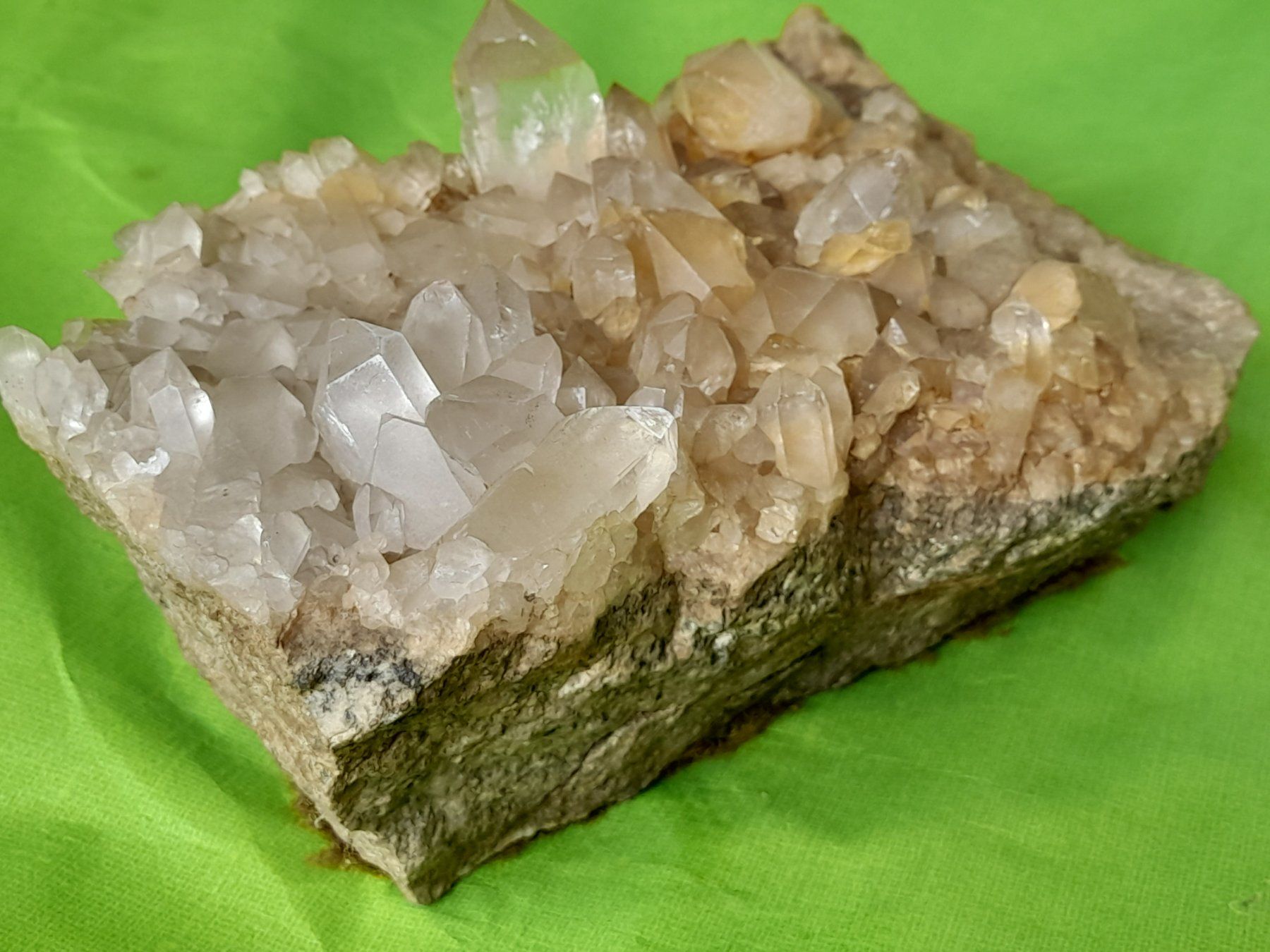 Minerali & Pietre curative: Bergkristall-Stufe gross – Usato da Aeschi b.Spiez venduto da 52_wochen 2