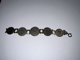 Verkaufe ein Armband mit Münzen  sind 20/10/05  