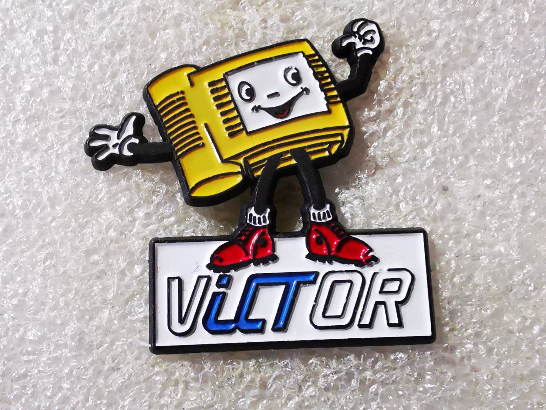 Placchette & Badge: Ansteckpin 88: Victor – Usato da Oppligen venduto da Pin-Fall-Shop