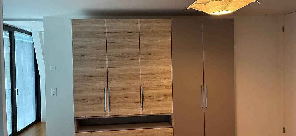 Schränke: Kleiderschrank mit Schubladen Holzoptik – Gebraucht aus Oberwil BL von Biene0780 1