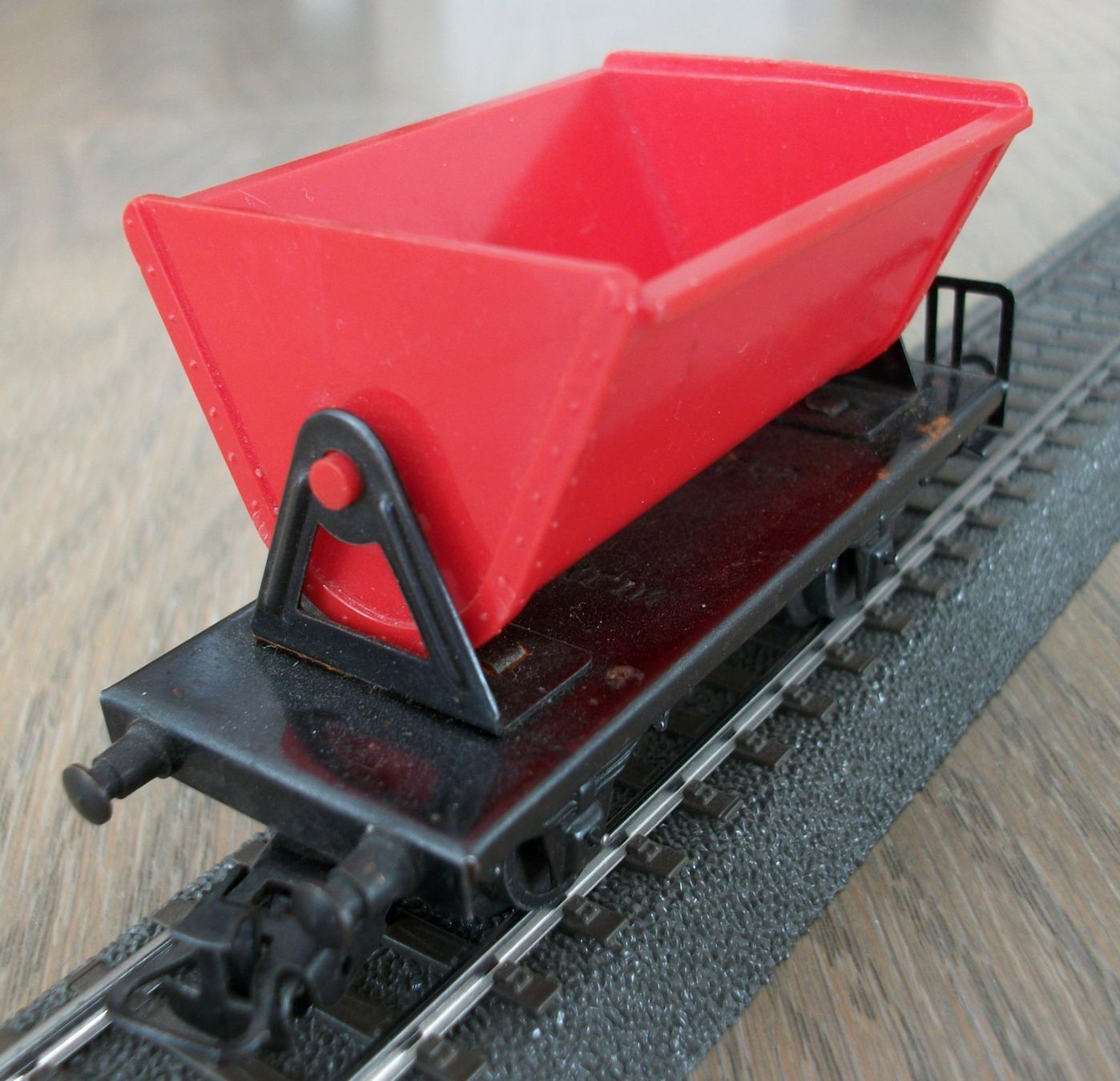 Märklin Modellini di ferrovie: Kippwagen mit roter Lore – Usato da St. Moritz venduto da Manu7500 2