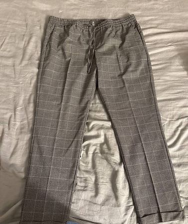 Graue Karohose 