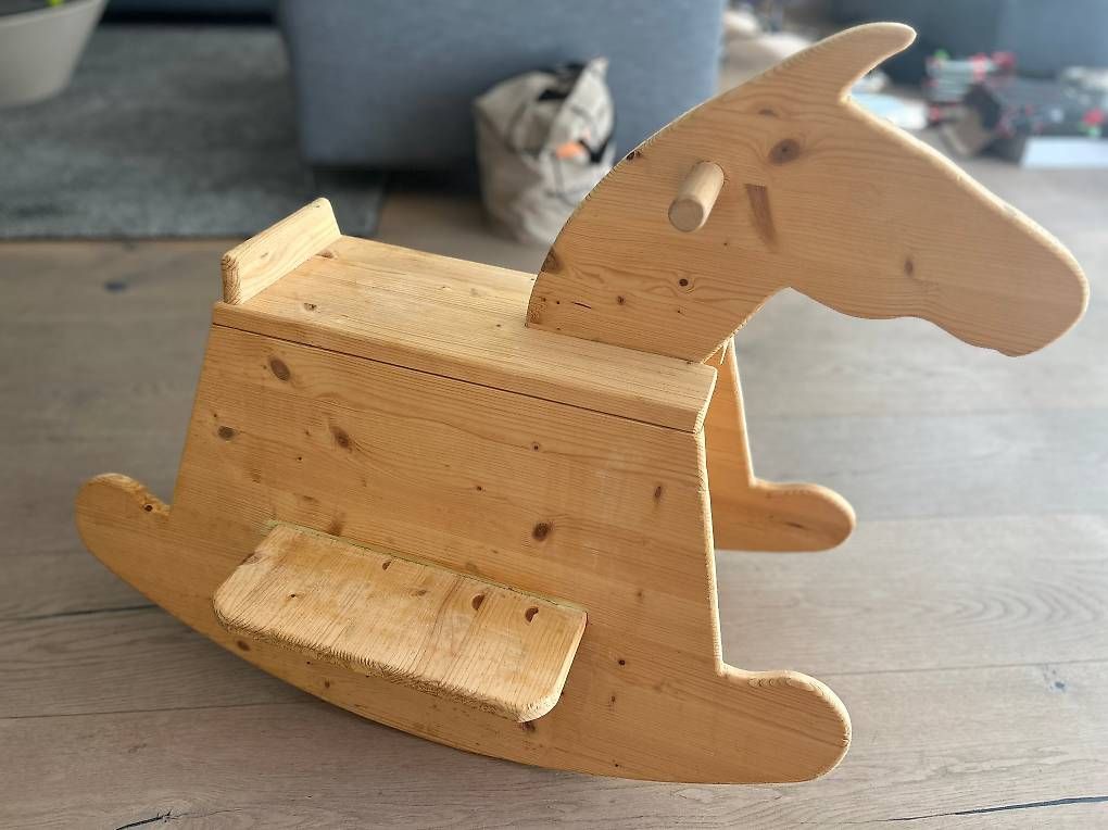 Jouets: Schaukelpferd – D'occasion à Bottighofen par andreamail