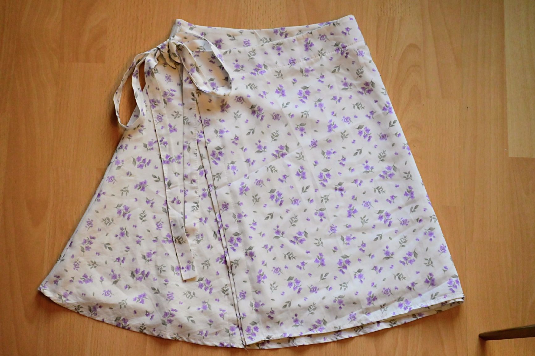 Gonne: Wickelrock mit Blumenmuster-grösse XS-S – Usato da Horw venduto da kse_cmd6