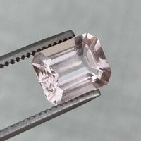 top Morganit, 3.22 Karat, Rosa Beryll, mit Zertifikat