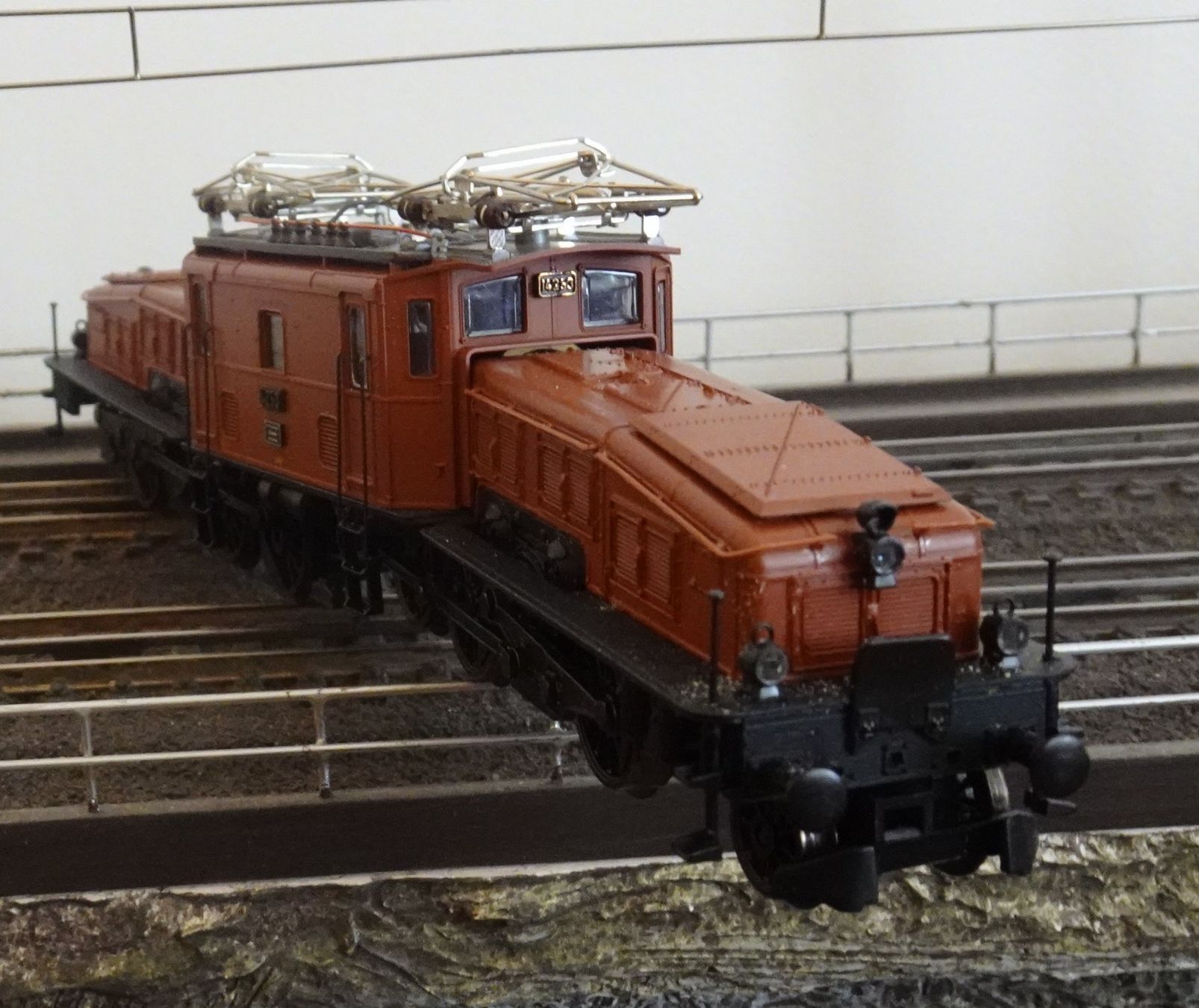 Roco Modellini di ferrovie: Roco, 43539 Krokodil Ce 6/8" mit ESU-Decoder, LED und OVP – Usato da Grossaffoltern venduto da berner85 3