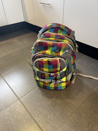 Satch Schulrucksack bunt kariert gebrauchter Zustand