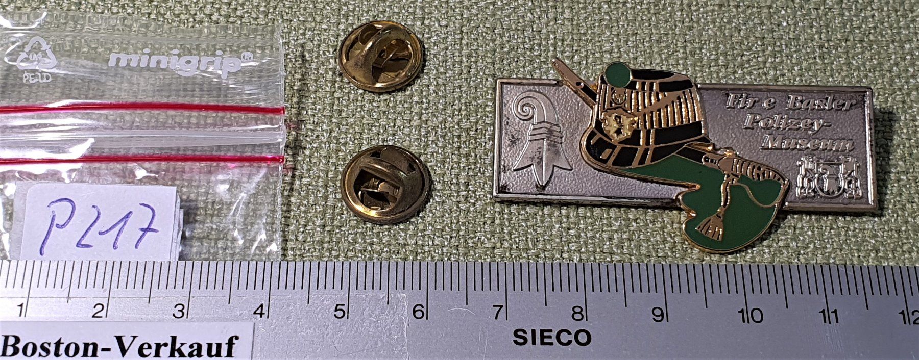 Plaketten & Abzeichen: P217 - Pin Fir e Basler Polizei/Polizey Museum – Gebraucht aus Reinach BL von Boston-Verkauf 2