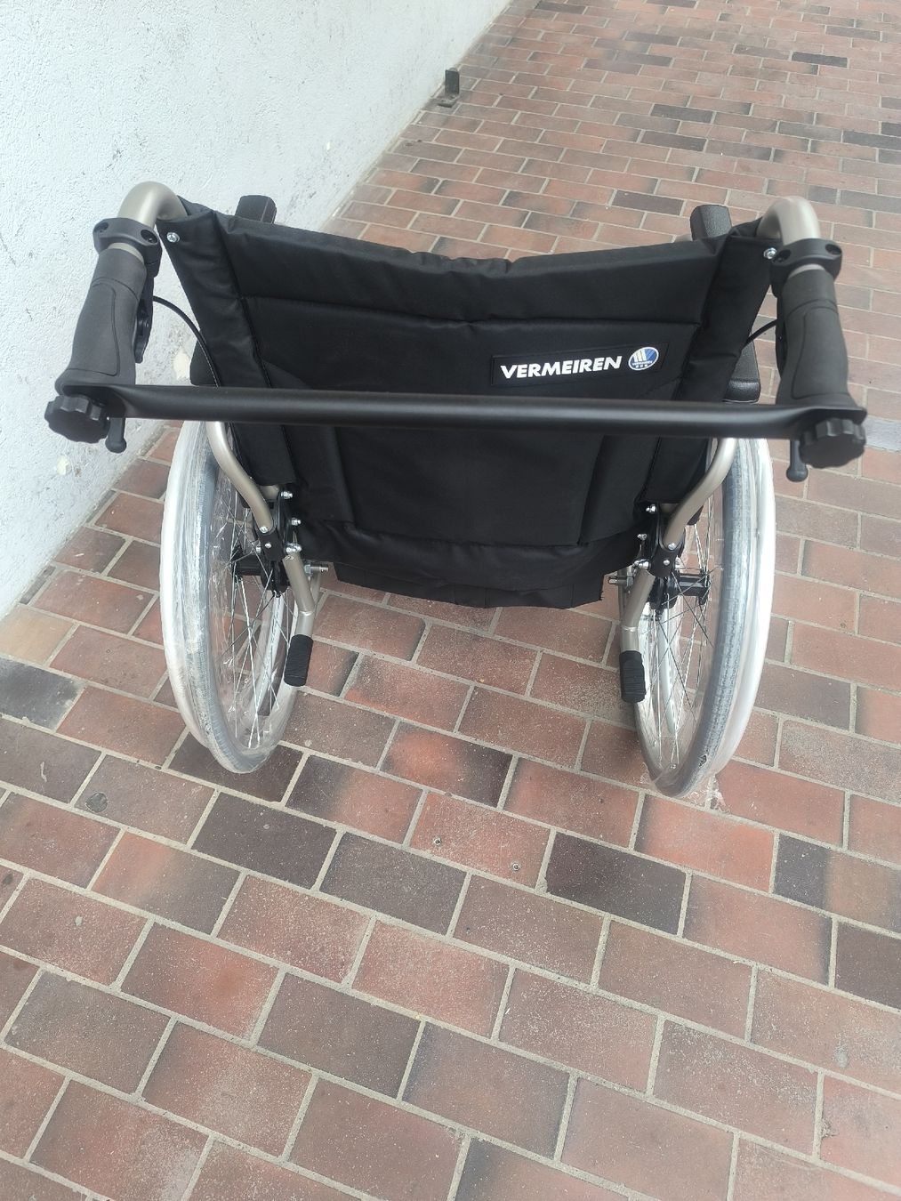 Sedie a rotelle: Rollstuhl V100 Sitzbreite 50cm NEU – Nuovo (secondo la descrizione) da Allschwil venduto da BezoBezo 3