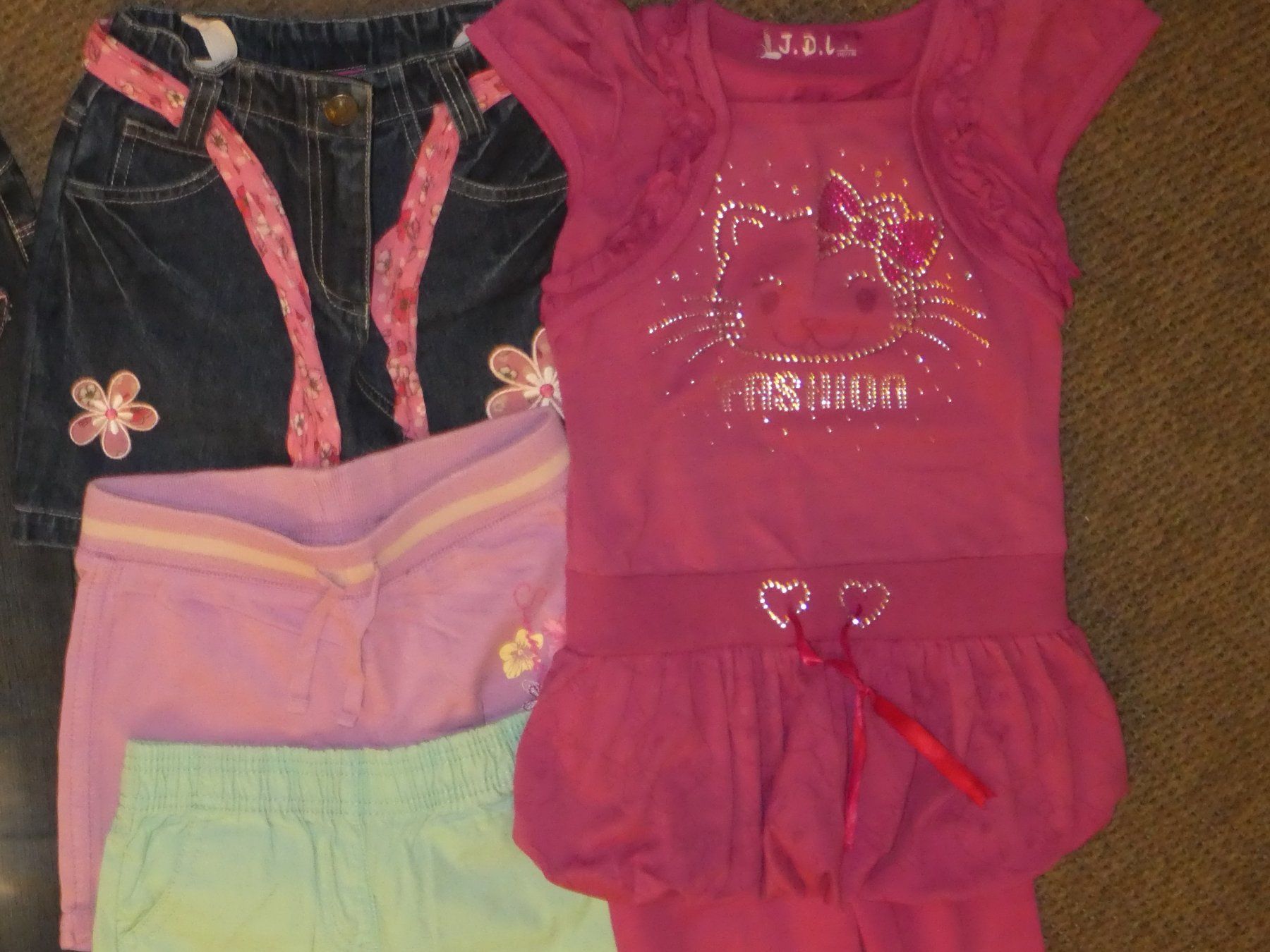Lotti & Set di vestiti: Kleiderpaket Gr. 110/116 – Usato da Mels venduto da KOSL