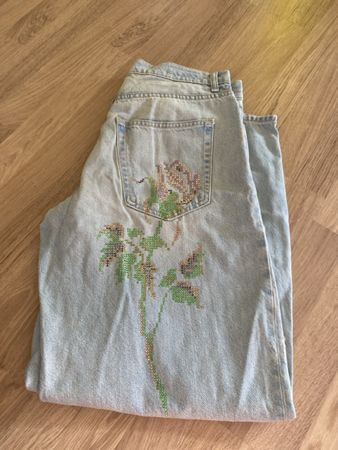 Jeans Damen Grösse 40 Blume bestickt guter Zustand