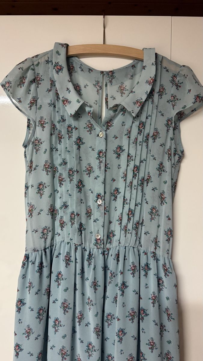 Robes: Kleid Blumenmuster Hellblau Grösse M Sommerkleid – Neuf (Voir description) à Haslen GL par rana04 1