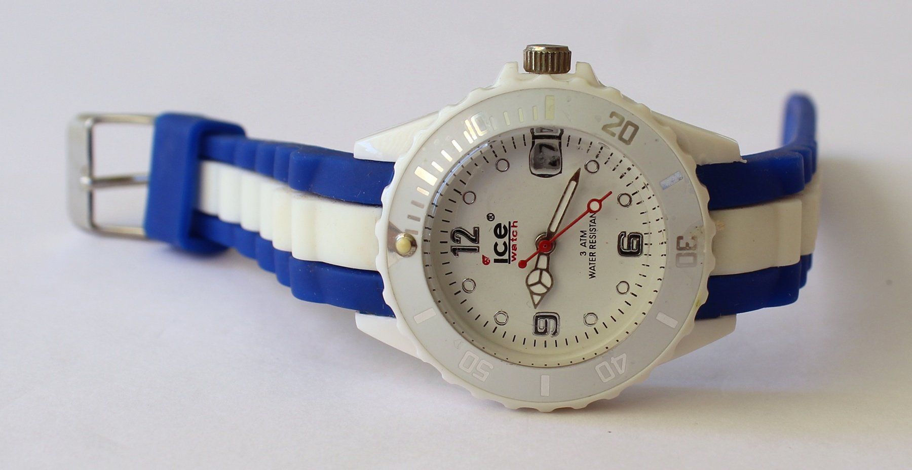 Ice watch Uhren: Ice Watch Damenuhr weiss blau Datumslupe – Gebraucht aus Zürich von Auctionata 1