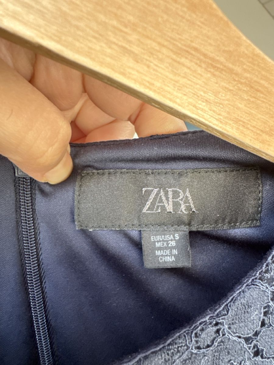 Zara Vestiti: Damen Kleid dunkelblau Spitzenmuster Grösse S – Nuovo (secondo la descrizione) da Emmen venduto da taariiikk 1