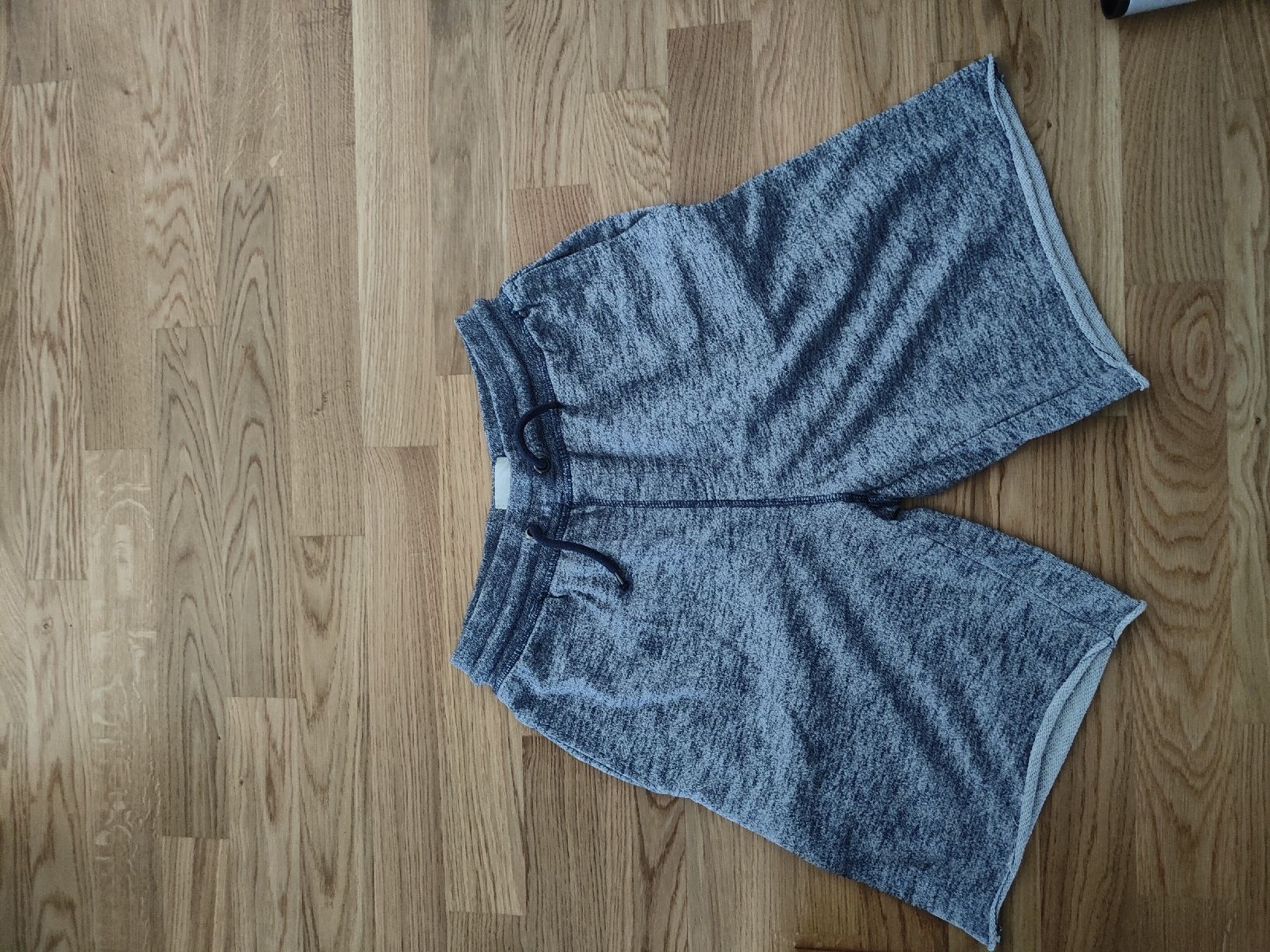 Pantaloni: Kurze bequeme Hose – Nuovo (secondo la descrizione) da Muttenz venduto da NMtn.