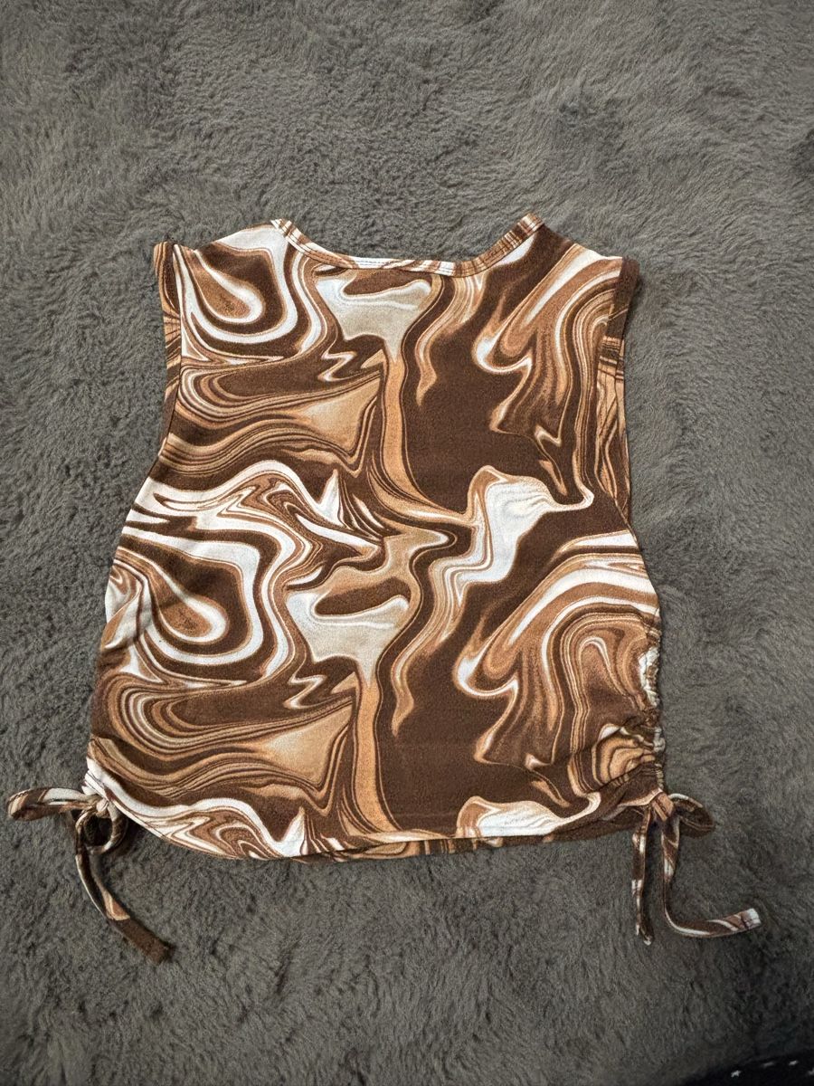 Top: Chicorée Brown Marble Print Top. – Nuovo (secondo la descrizione) da Wichtrach venduto da Re_Fit 1