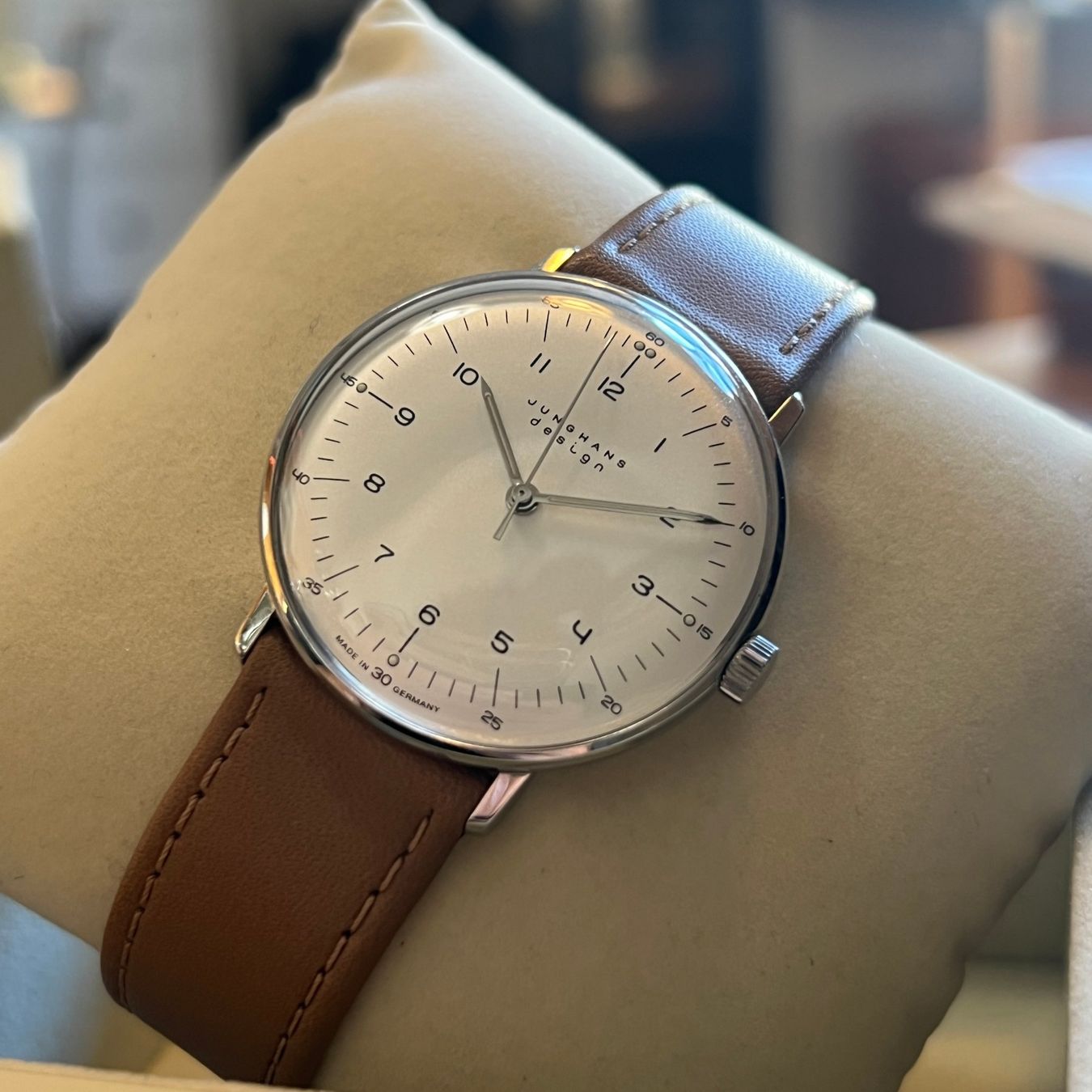 Junghans Orologi: Junghans Max Bill Handaufzug Full Set 027/3701.00 – Usato da Carouge GE venduto da Watchaser 8