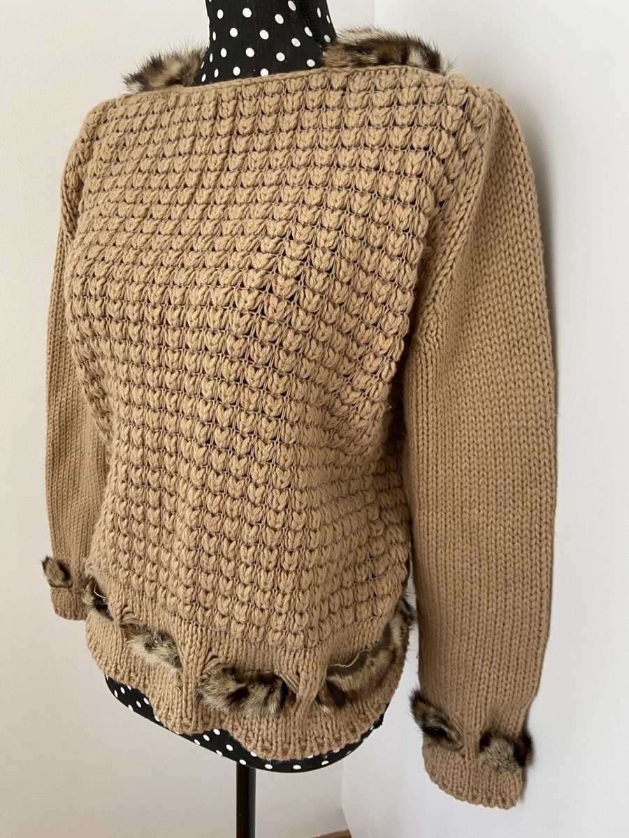 Pullover & Sweatshirts: Hellbrauner Strickpullover mit Echtpelz-Details 40/42 – Gebraucht aus Zürich von Eves.vintage.element 1