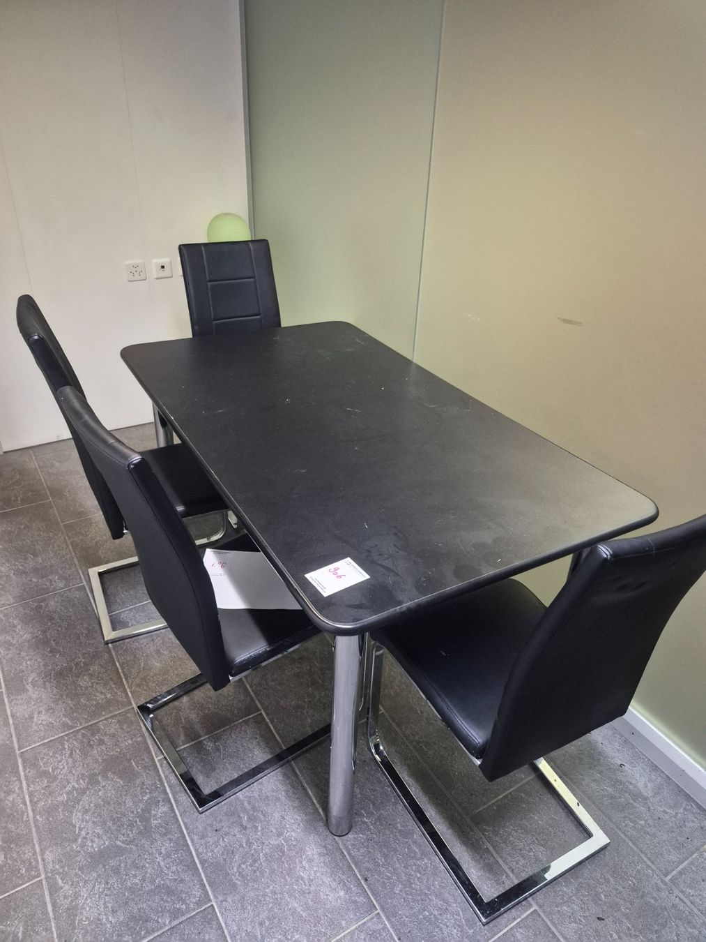 Set di tavolo e panche: 906 Tisch mit 4 Stühle – Usato da Derendingen venduto da Meisterstuecke