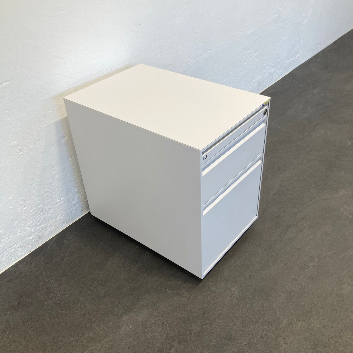 Lista Banconi: Lista Office LO Serie L Roll-Korpus 600mm - – Usato da Schönenwerd venduto da mcofficeshop 2