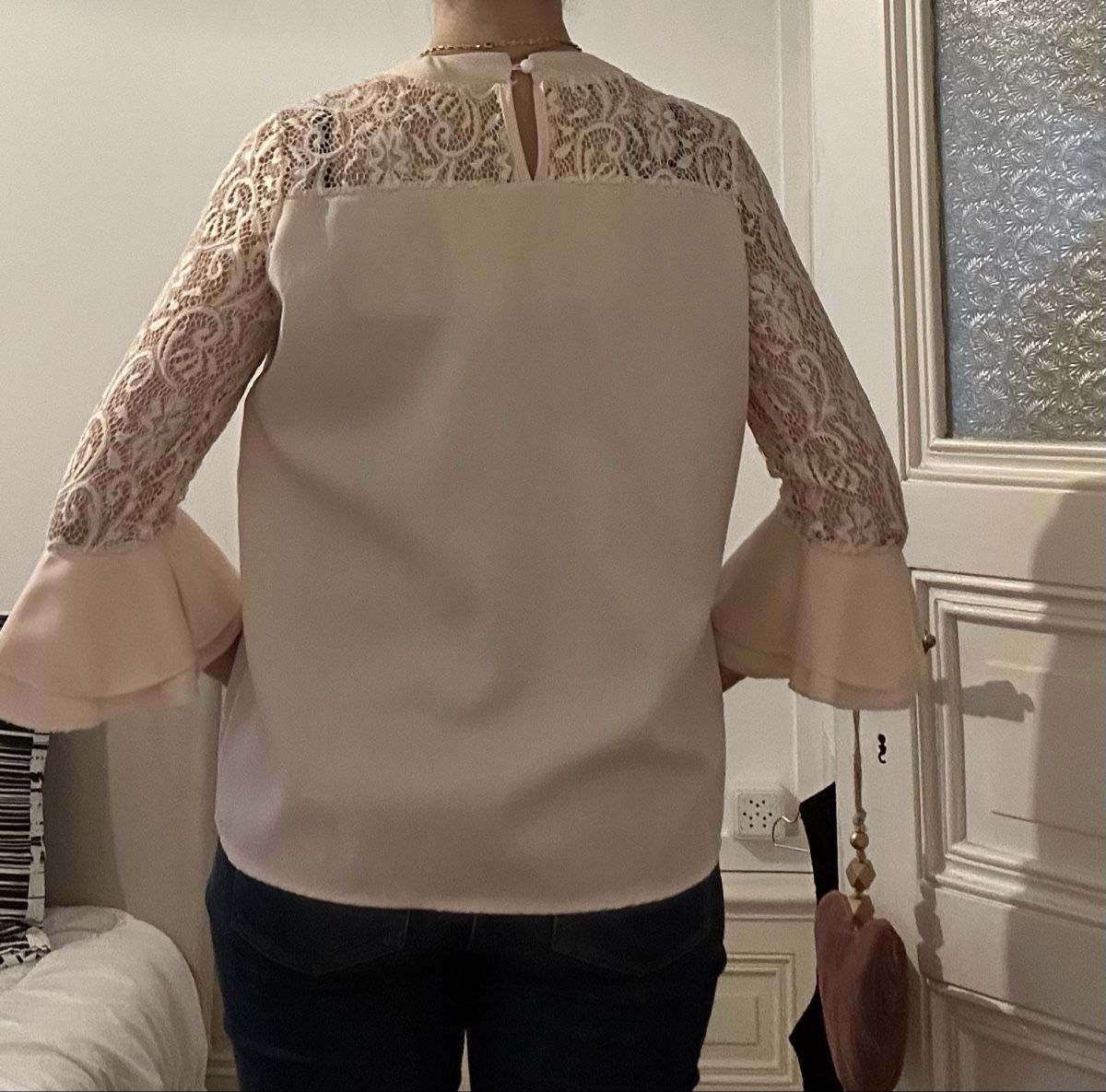 Camicette: Elegant Pink Blouse with Lace Sleeves - Size Medium – Usato da Lausanne venduto da dre_th8k 1