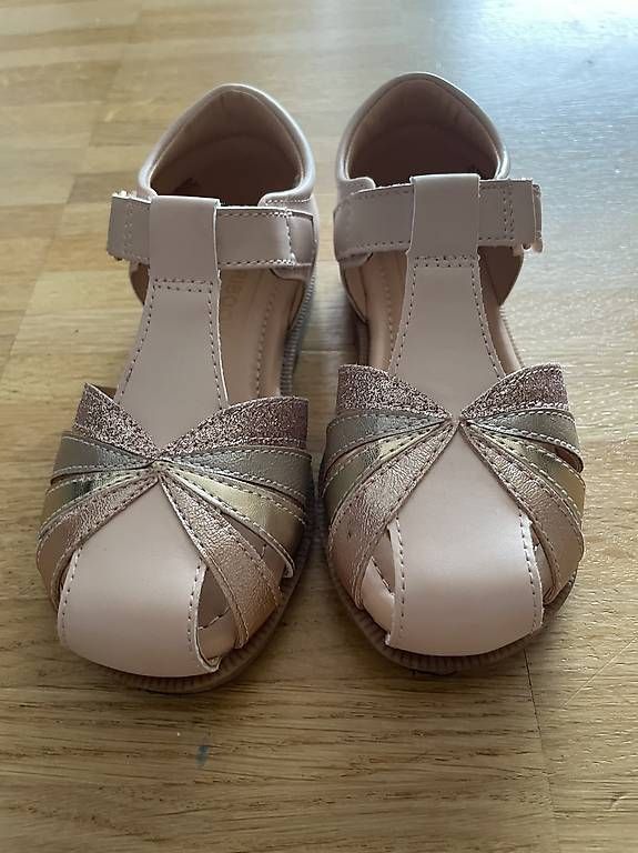 Schuhe für Mädchen: Sandalen Gr. 26 neuwertig – Gebraucht aus Starrkirch-Wil von flotron 2