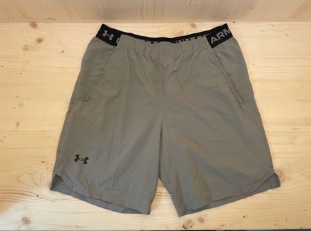 Under Armour Sporthose Kurz Grau Herrengrösse L