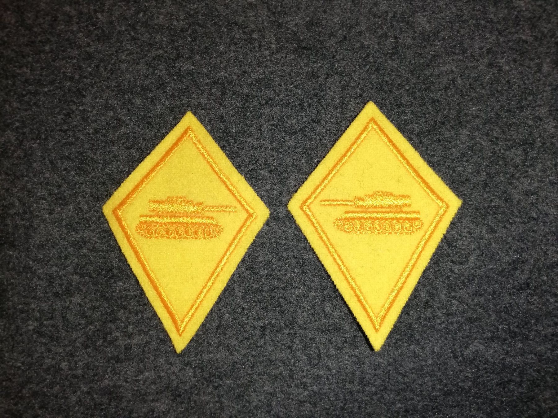 Schweizer Armee Placchette & Badge: Insignes de col Armée Suisse – Usato da Romanel-sur-Lausanne venduto da A559JBB