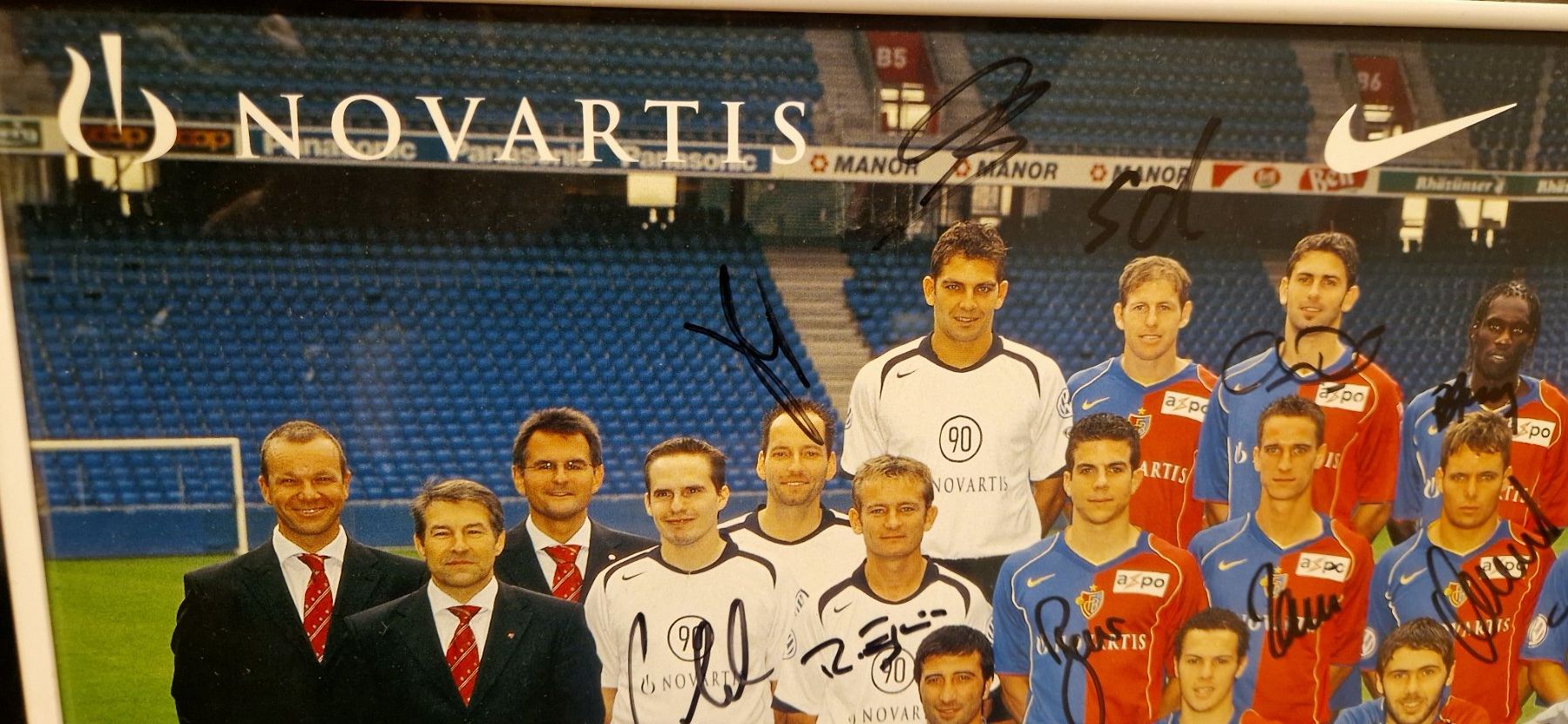 Autogramme: FC BASEL Poster Autogramme, Odermatt, Yakin, Zuberbühler usw – Gebraucht aus Zürich von spin23 6