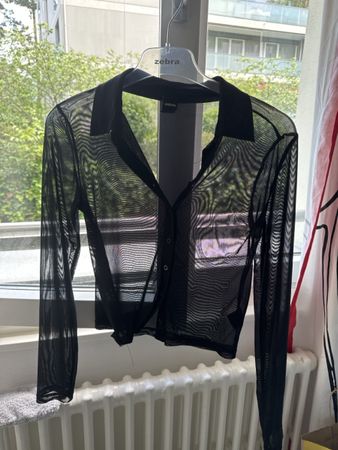 Chemisier transparent noir - Élégant et tendance!