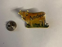 Pin's Vache Amden Dorée - Accessoire Unique de Collection...