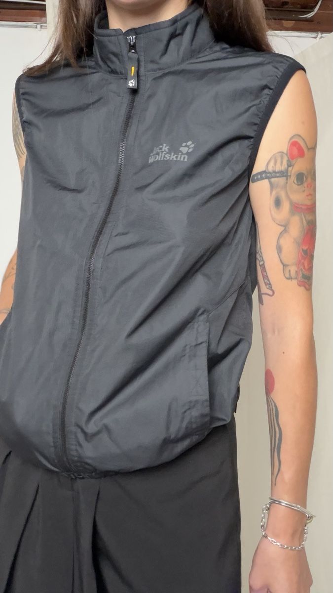 Jack Wolfskin Gilet & Giacche senza maniche: Jack Wolfskin Weste schwarz – Usato da Knonau venduto da Grapesvintage 9