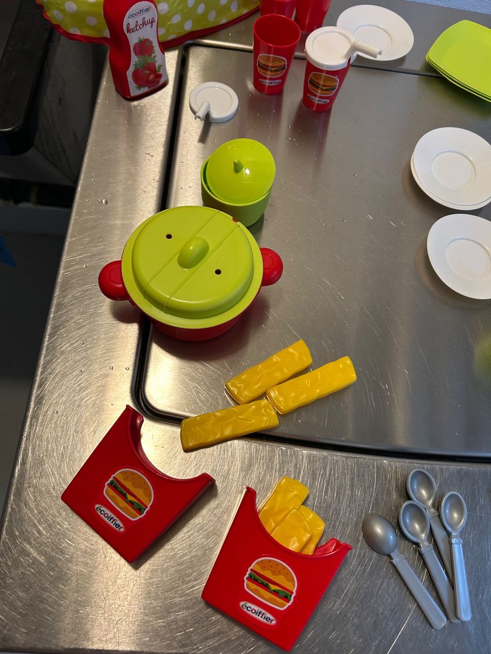 Jouets: Spielzeug Set Küche Burger, Besteck, Teller – Neuf avec emballage d'origine à Wabern par belka72 6
