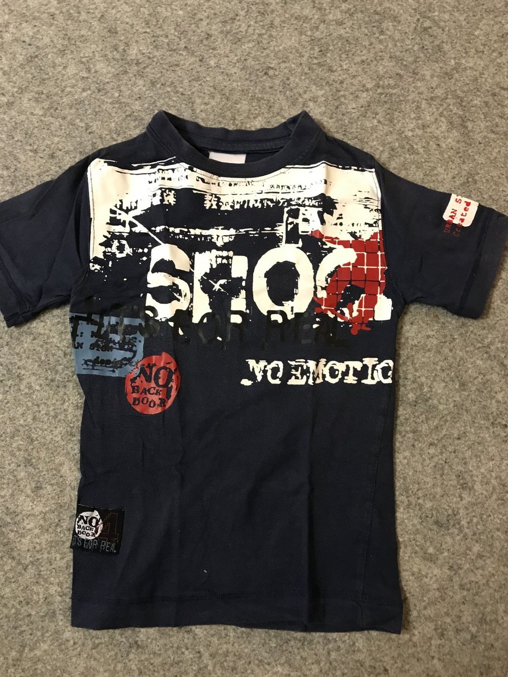 Hemden, T-Shirts & Polos: Cooles T-Shirt Gr. 104 – Gebraucht aus Guntershausen von Gloominati