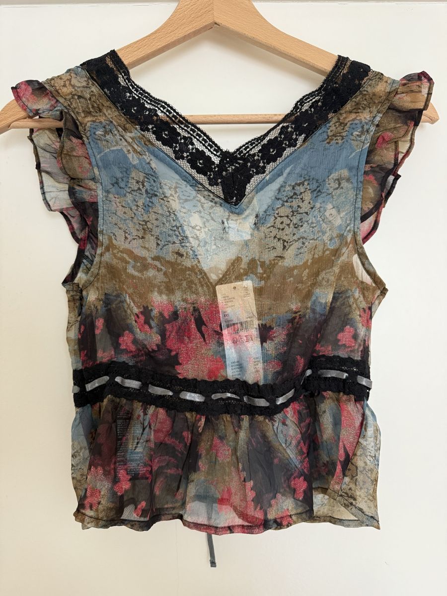 Urban Outfitters Tops: Blouse Top – Neu und originalverpackt aus Zürich von jul_5t9s 1
