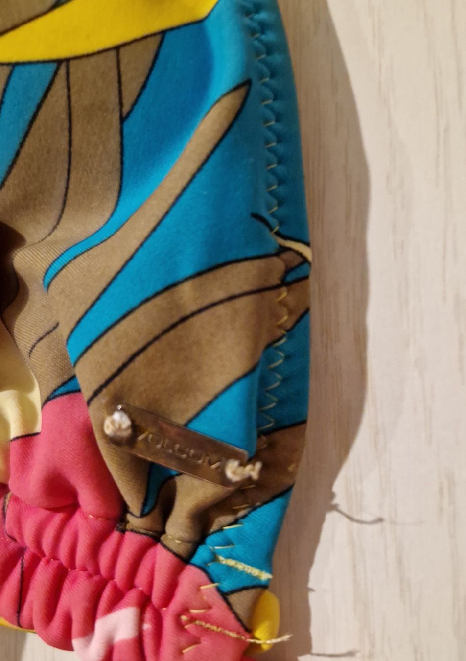 Volcom Costumi da bagno & Bikini: Bikinitop von Volcom (Grösse M) – Usato da Zürich venduto da wile_coyote 2