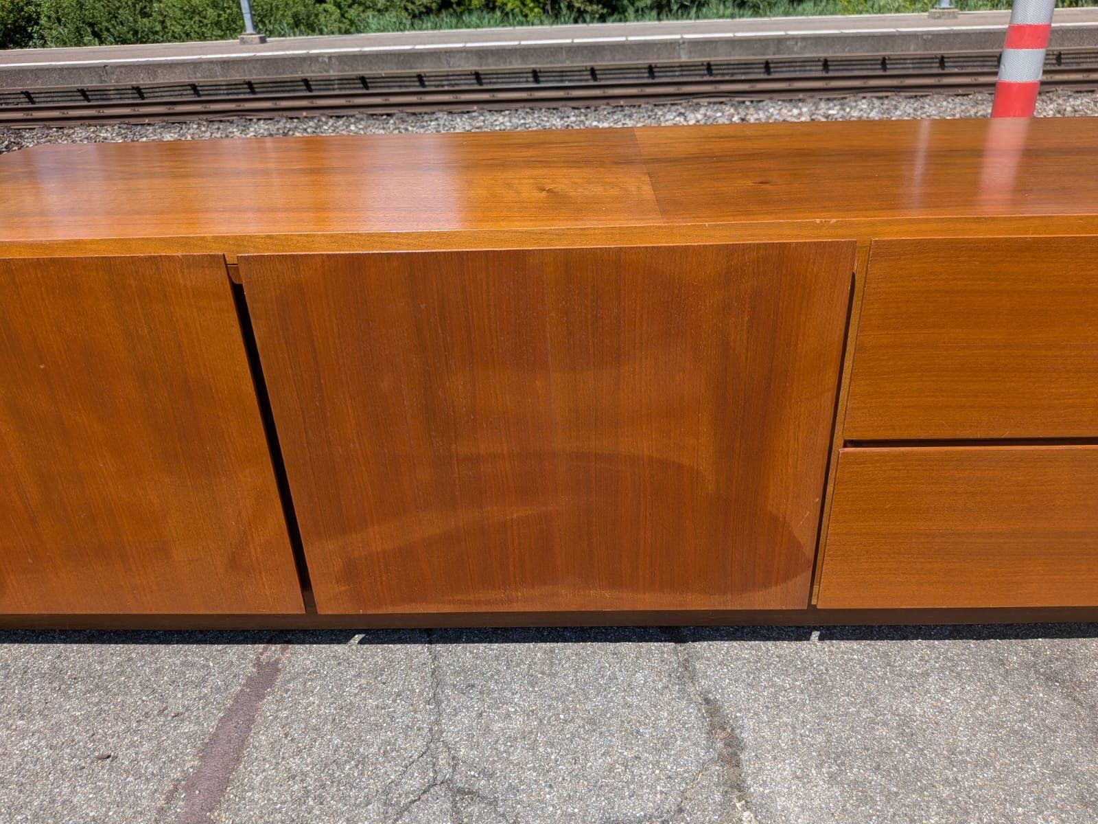 Cassettiere: Mid-Century Sideboard - 2 Türen, 2 Schubladen - Ref. 06/40 – Usato da Au ZH venduto da BrockiAu 1