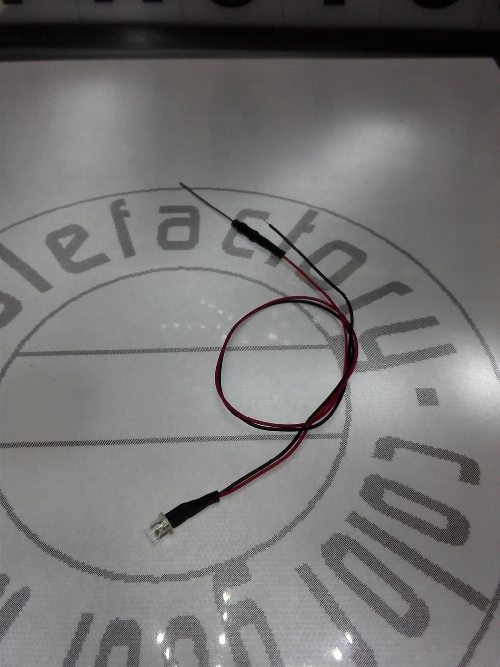 Componenti elettronici: Flachkopf-LED 3mm verkabelt 12V DC, cool – Nuovo (secondo la descrizione) da Luzern venduto da Salefactory 3