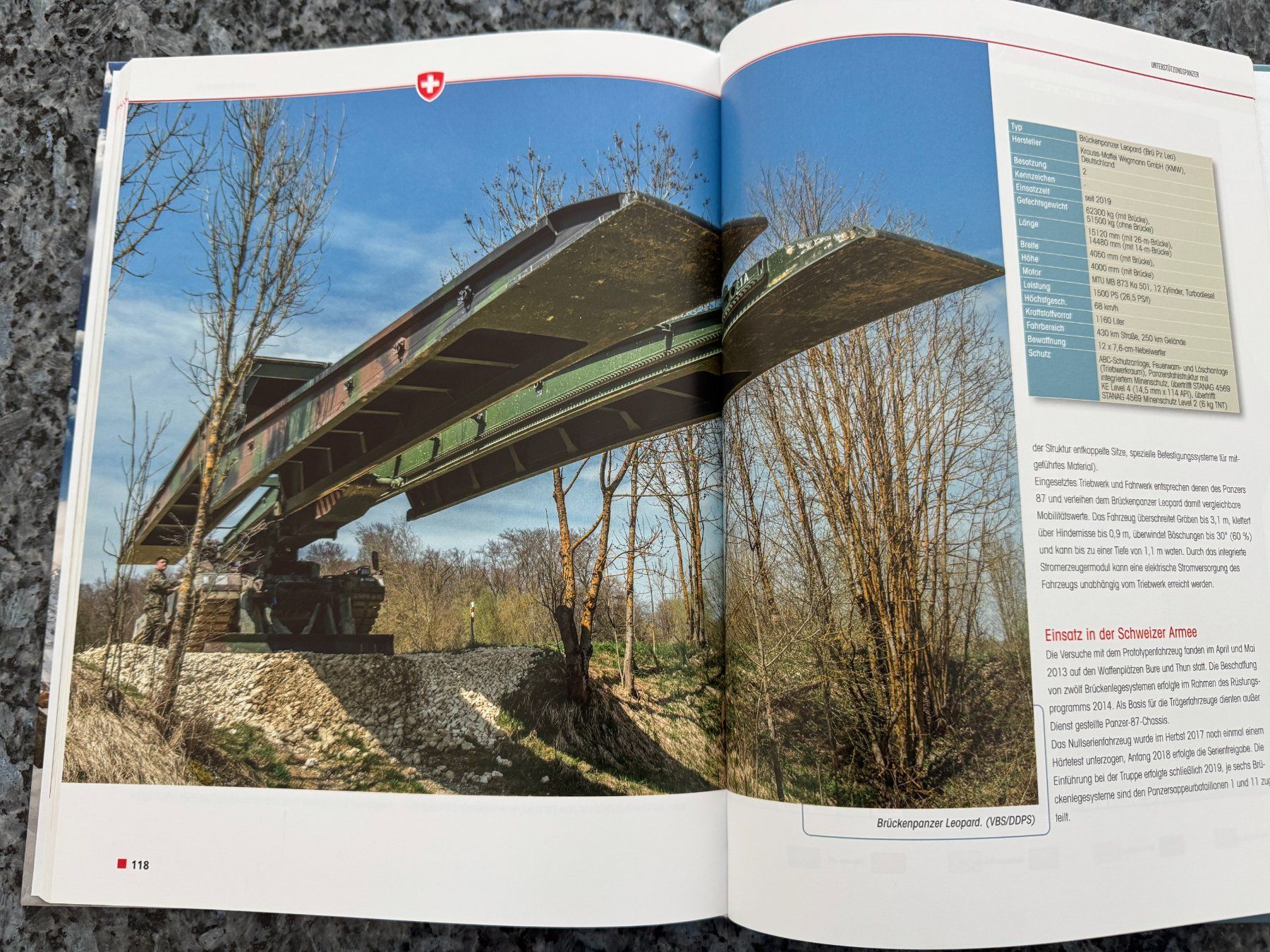 Libri: Pnazerfahrzeuge der Schweizer Armee – Nuovo (secondo la descrizione) da Laufenburg venduto da Hochjoch 1