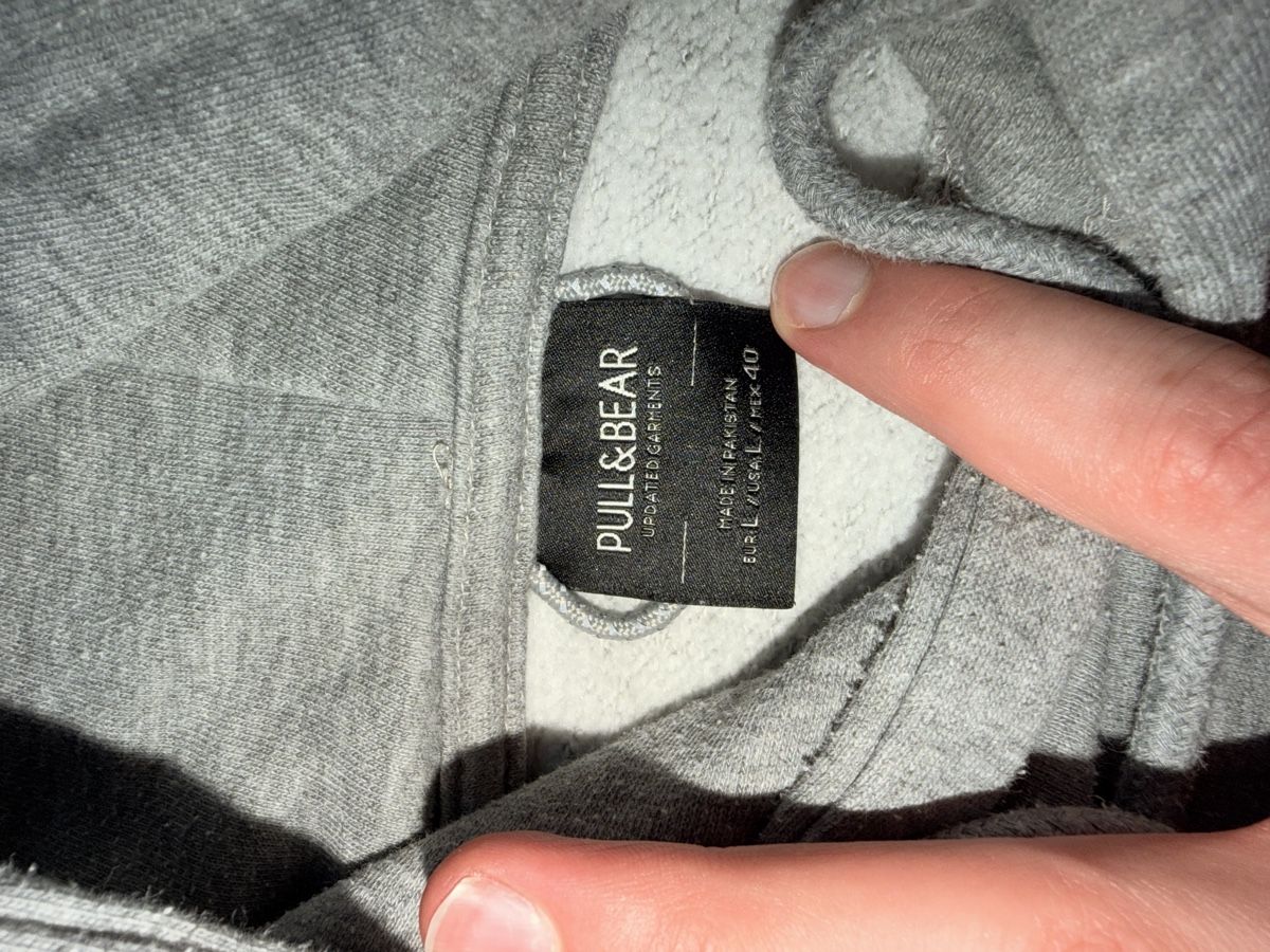 Pull&Bear Maglioni & Felpe: Kapuzenpullover Pull&Bear grau Grösse L – Usato da Itingen venduto da Milan. 1